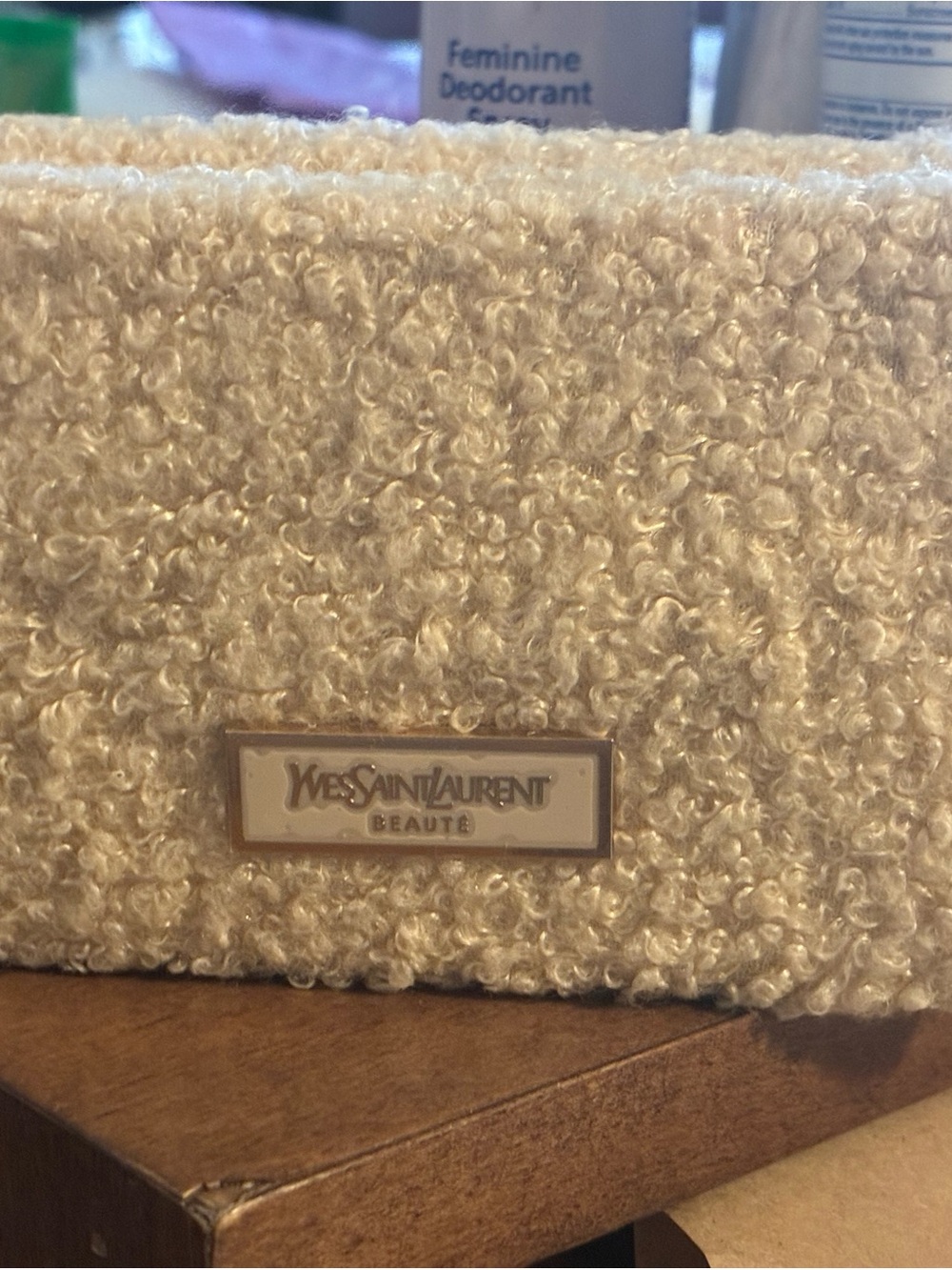 Yves Saint Laurent Cream Bouclé Small Trousseau Case with Stunning Gold Logo - Picture 8 of 13
